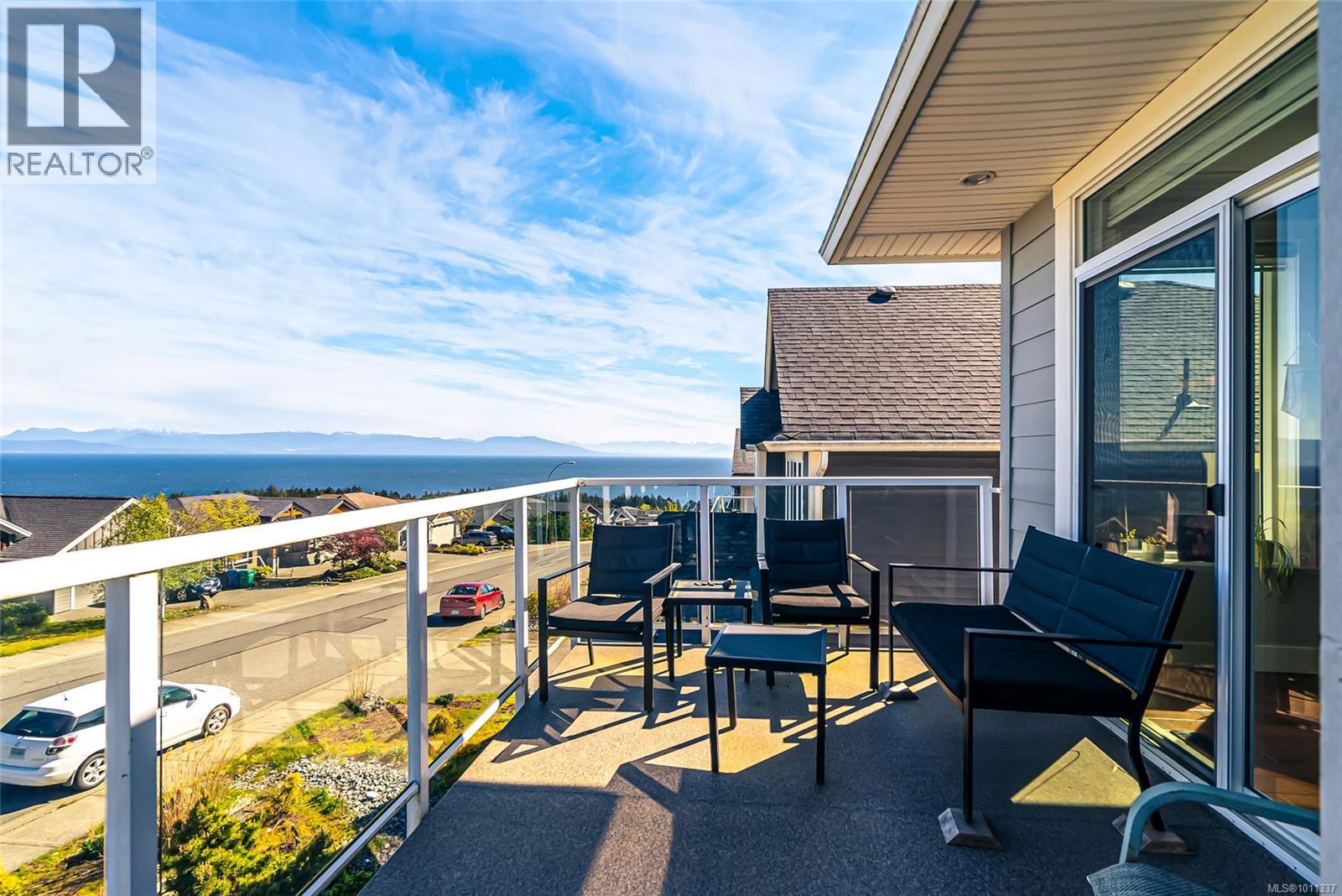 Photo 3 of 4619 Laguna Way, Nanaimo BC