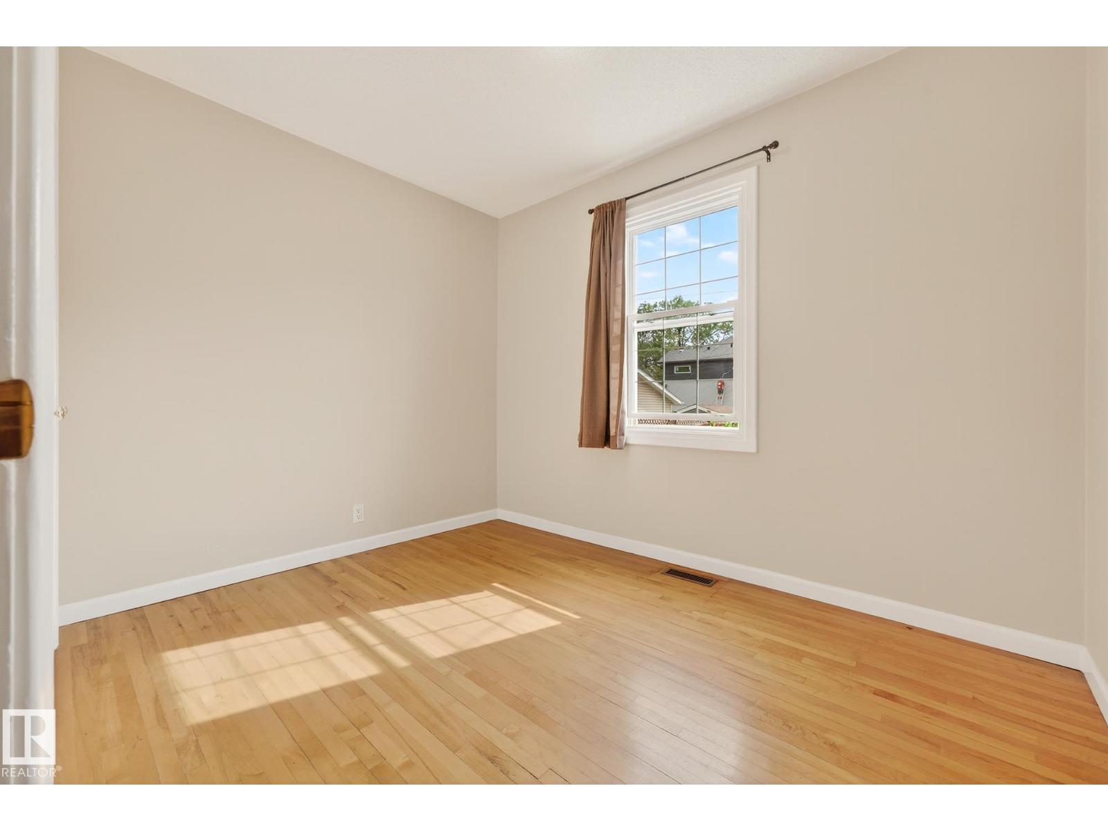 Photo 31 of 6359 105 A St Nw, Edmonton AB