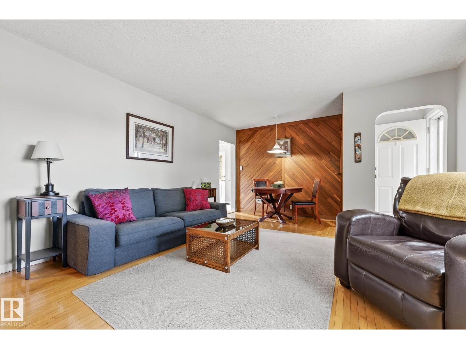 Photo 22 of 6359 105 A St Nw, Edmonton AB
