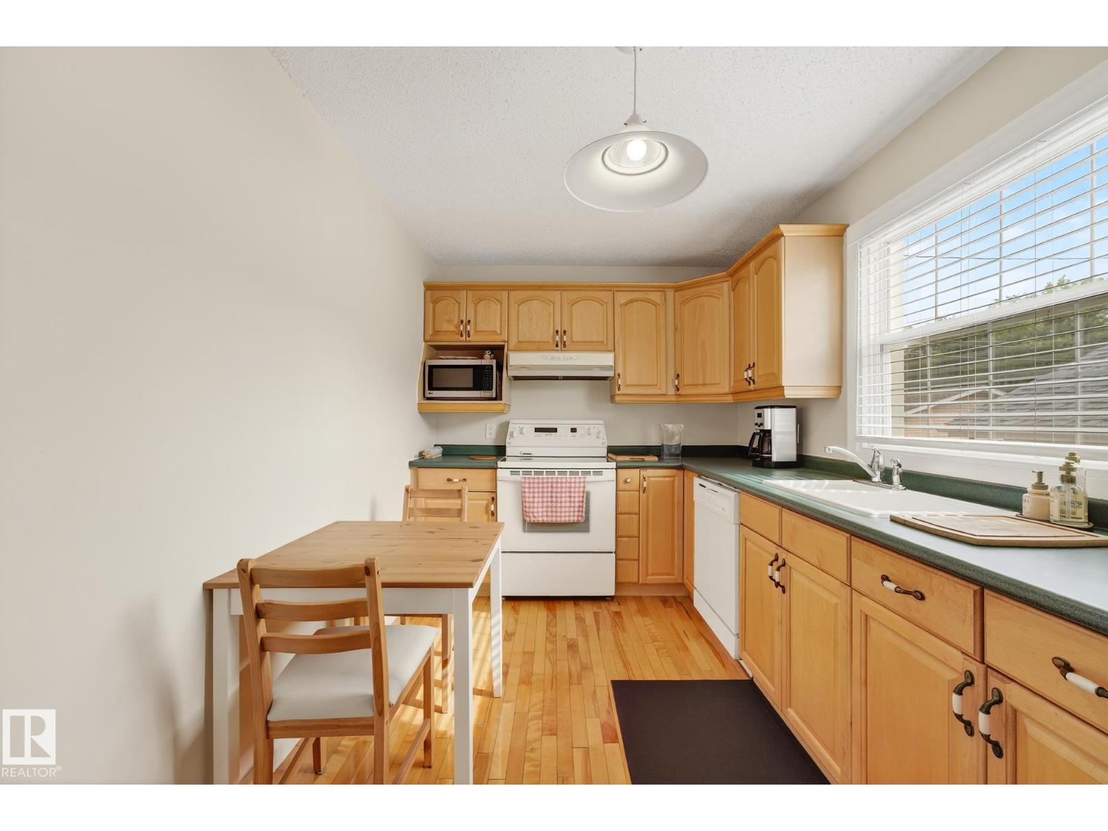 Photo 26 of 6359 105 A St Nw, Edmonton AB