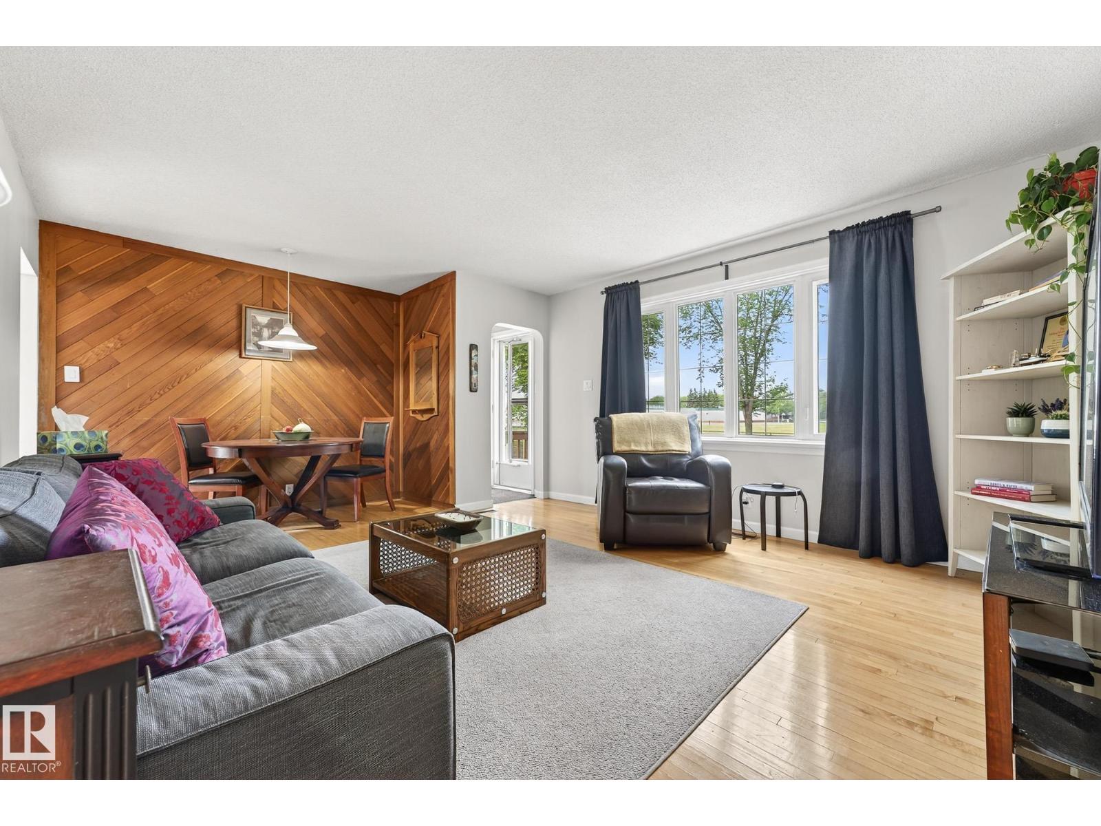 Photo 20 of 6359 105 A St Nw, Edmonton AB