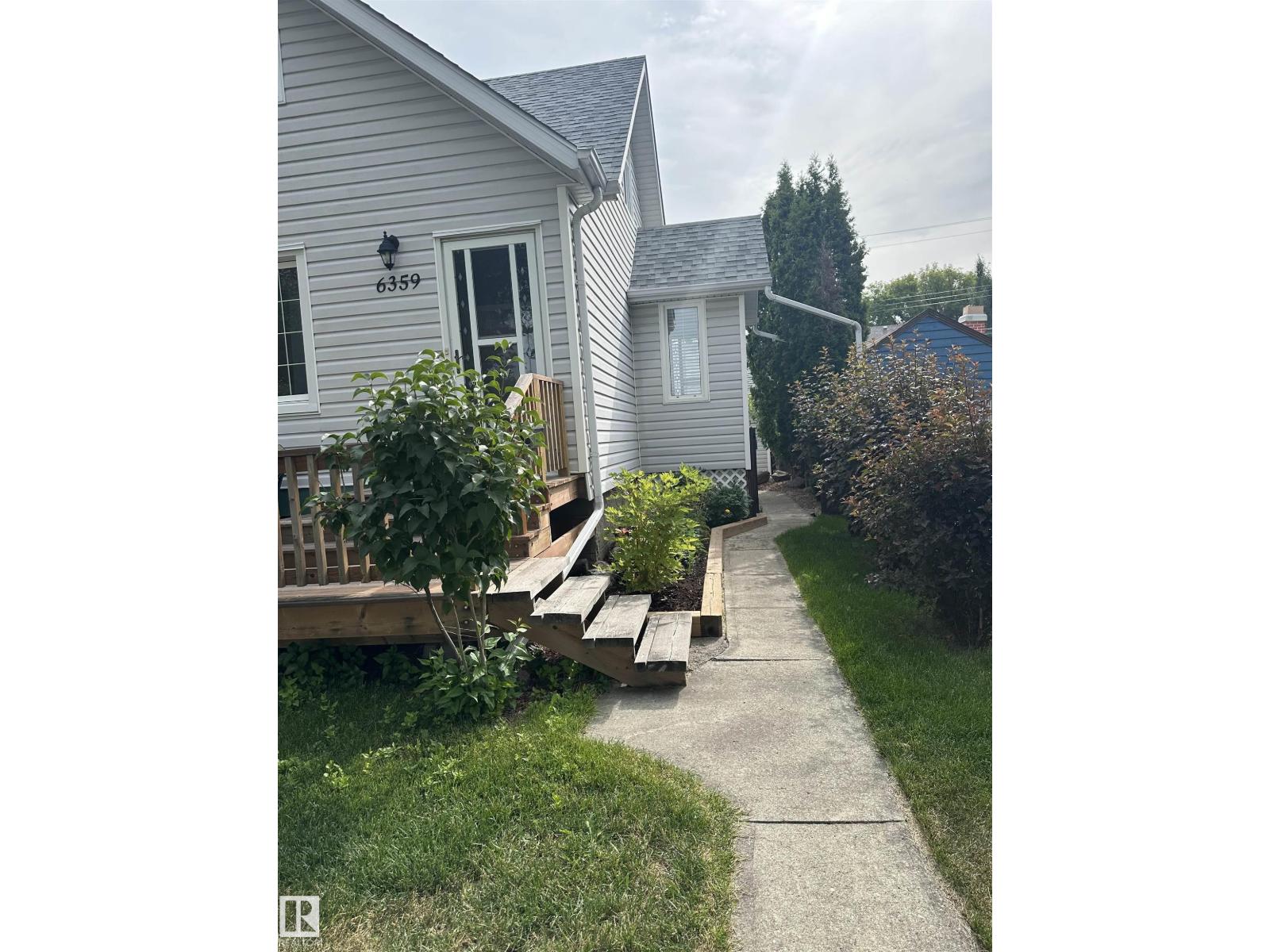 Photo 12 of 6359 105 A St Nw, Edmonton AB