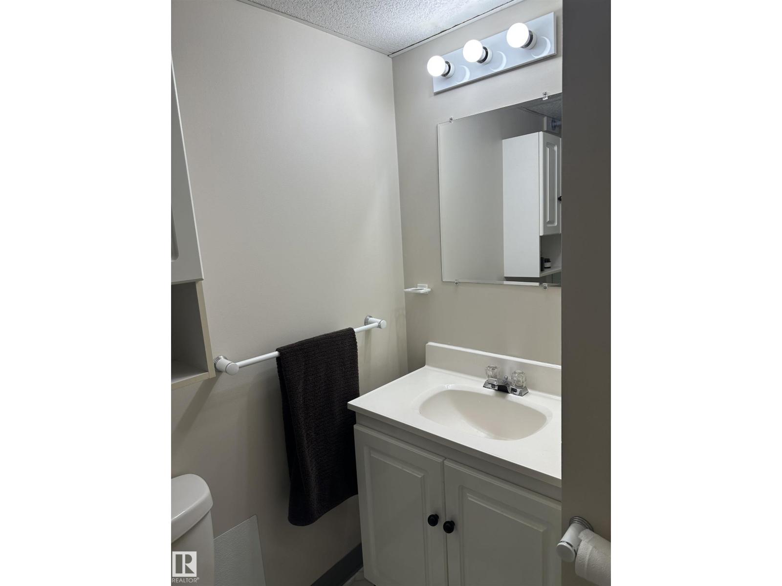 Photo 57 of 6359 105 A St Nw, Edmonton AB