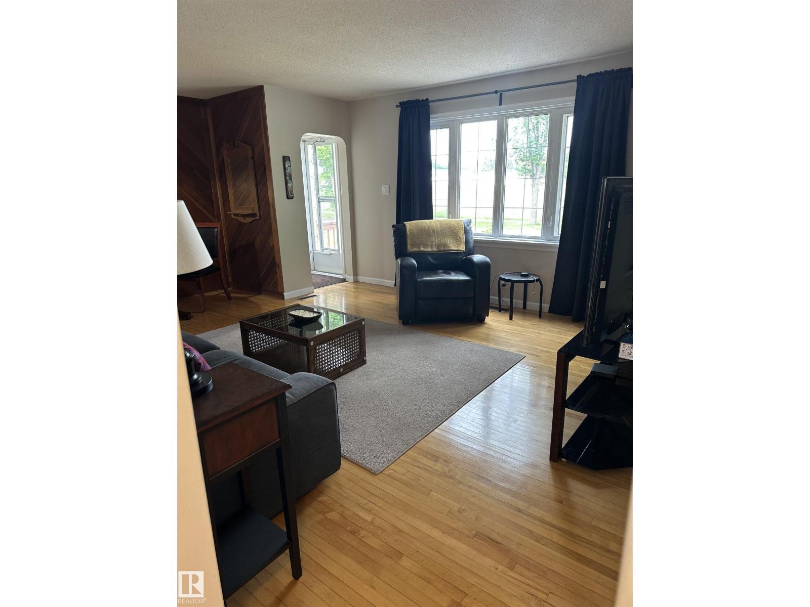 Photo 21 of 6359 105 A St Nw, Edmonton AB