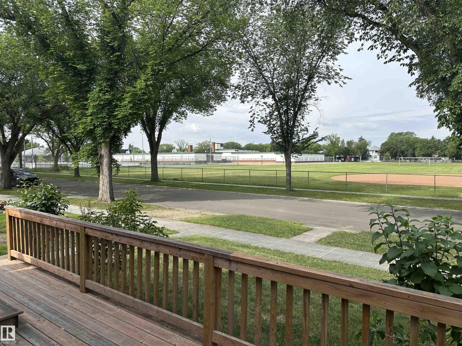 Photo 16 of 6359 105 A St Nw, Edmonton AB