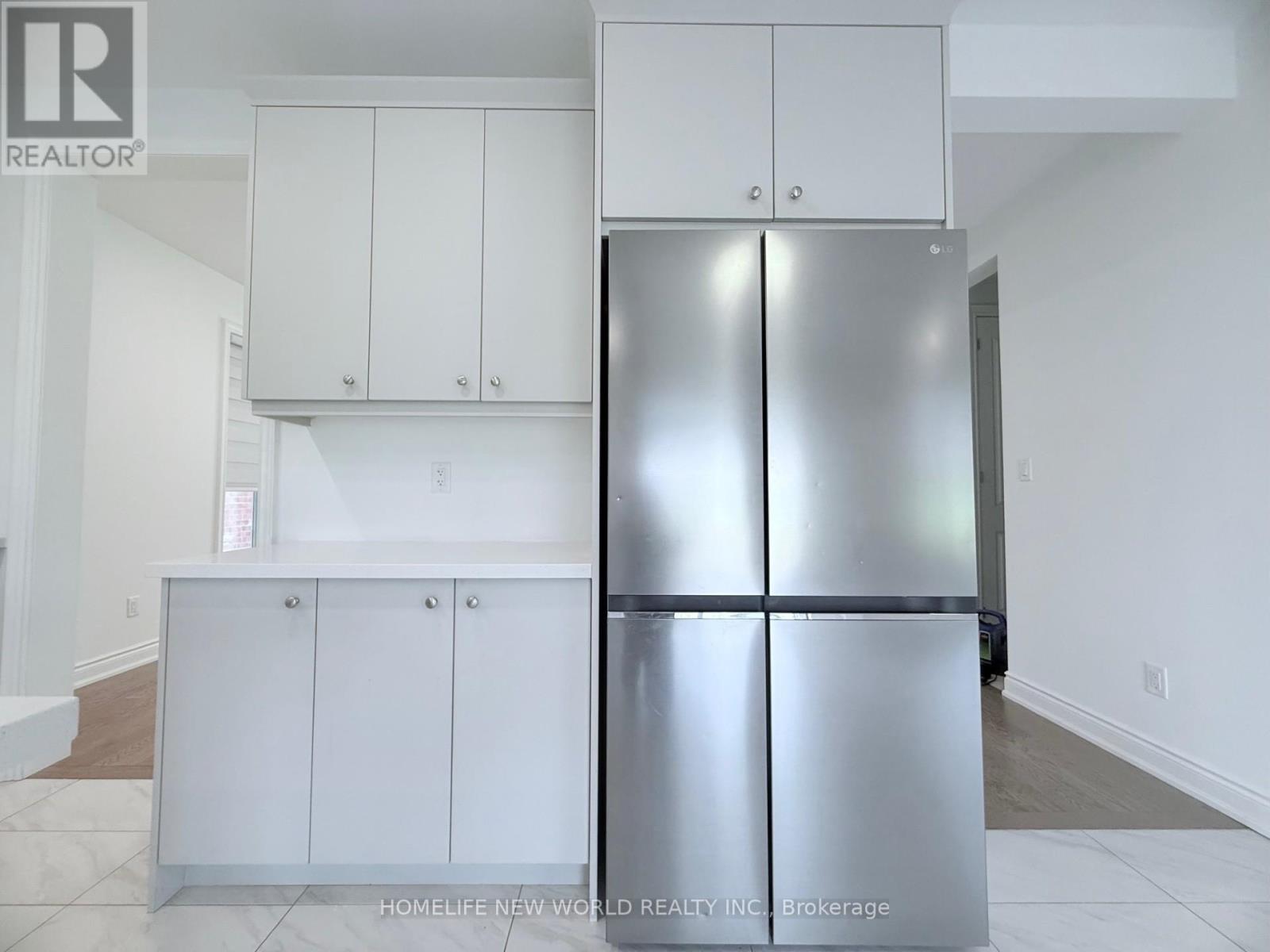 Photo 11 of 546 Baker Hill Boulevard, Whitchurchstouffville ON
