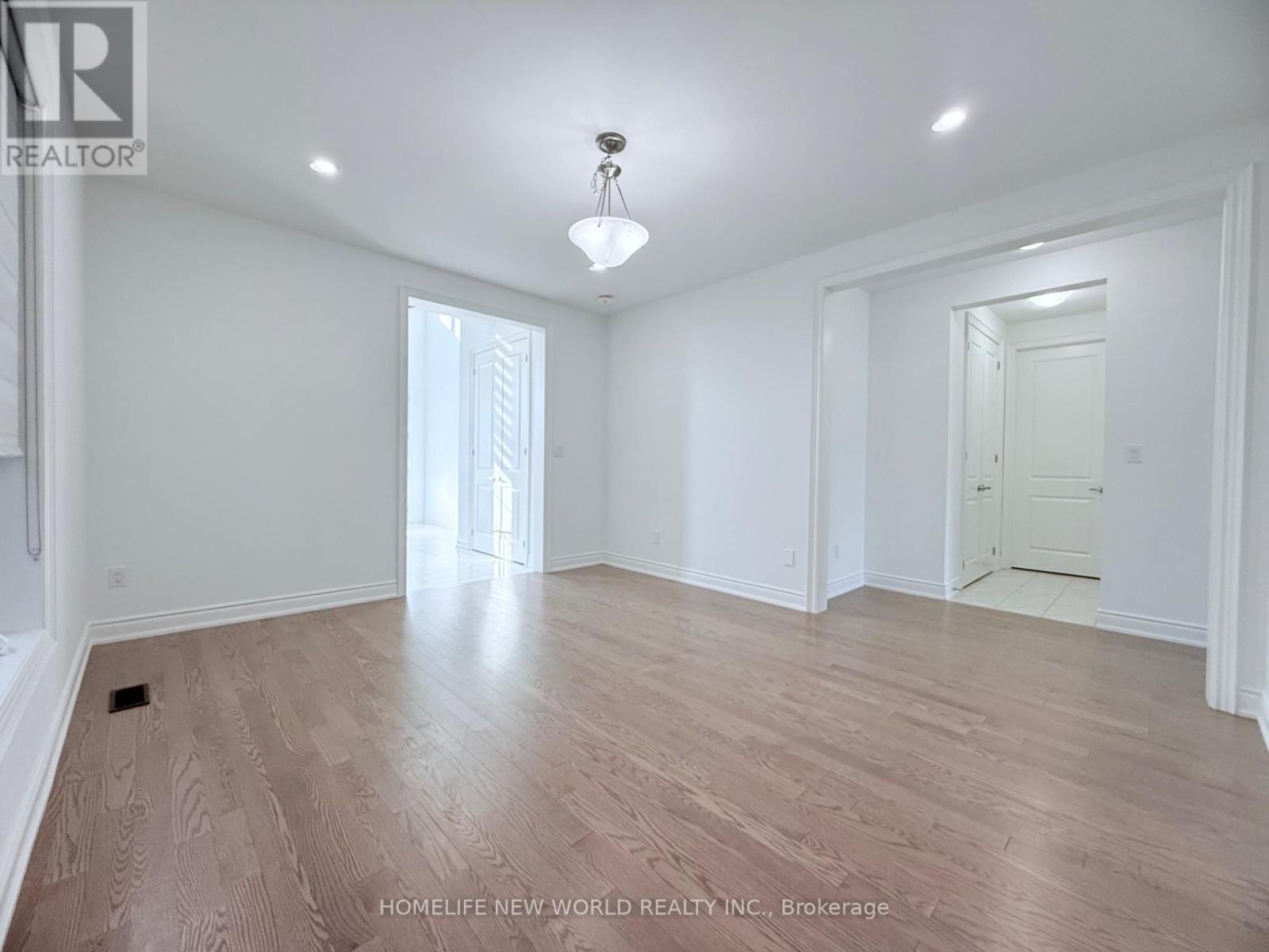 Photo 12 of 546 Baker Hill Boulevard, Whitchurchstouffville ON