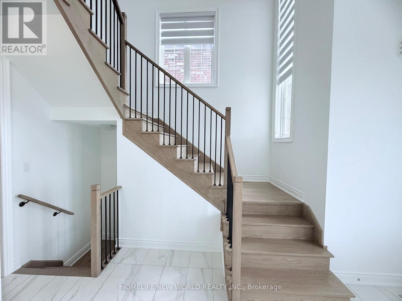 Photo 14 of 546 Baker Hill Boulevard, Whitchurchstouffville ON