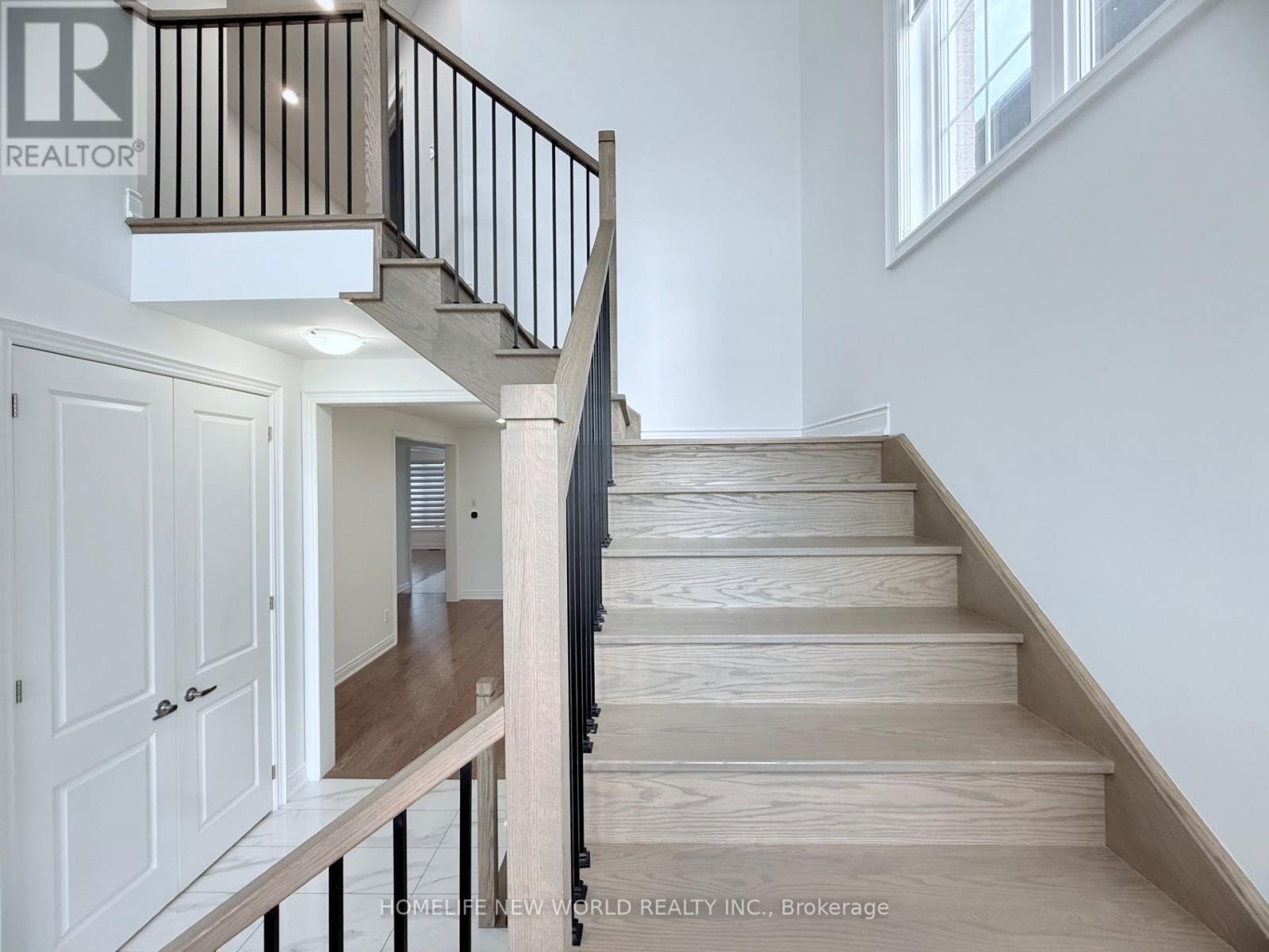 Photo 15 of 546 Baker Hill Boulevard, Whitchurchstouffville ON
