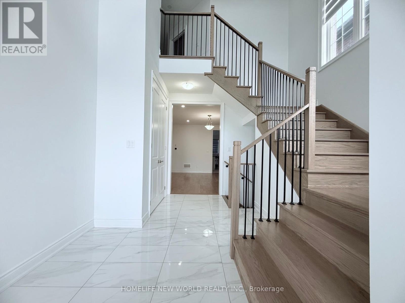 Photo 2 of 546 Baker Hill Boulevard, Whitchurchstouffville ON
