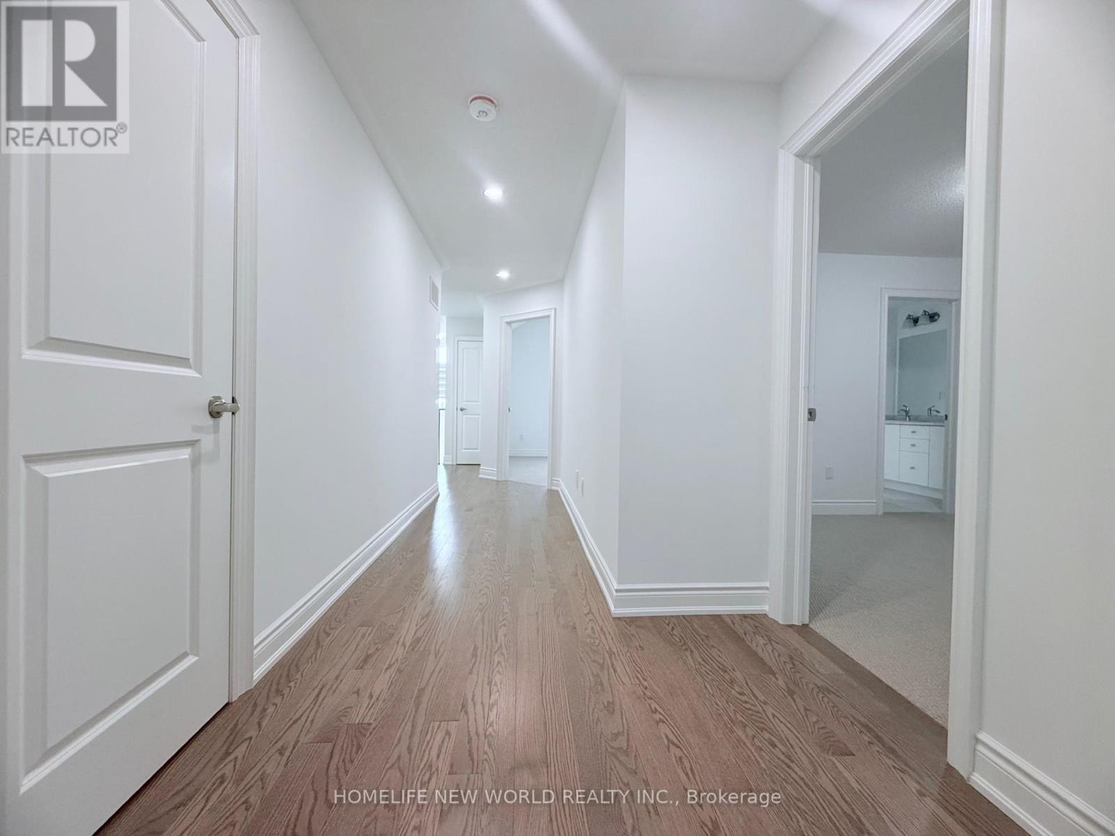 Photo 22 of 546 Baker Hill Boulevard, Whitchurchstouffville ON