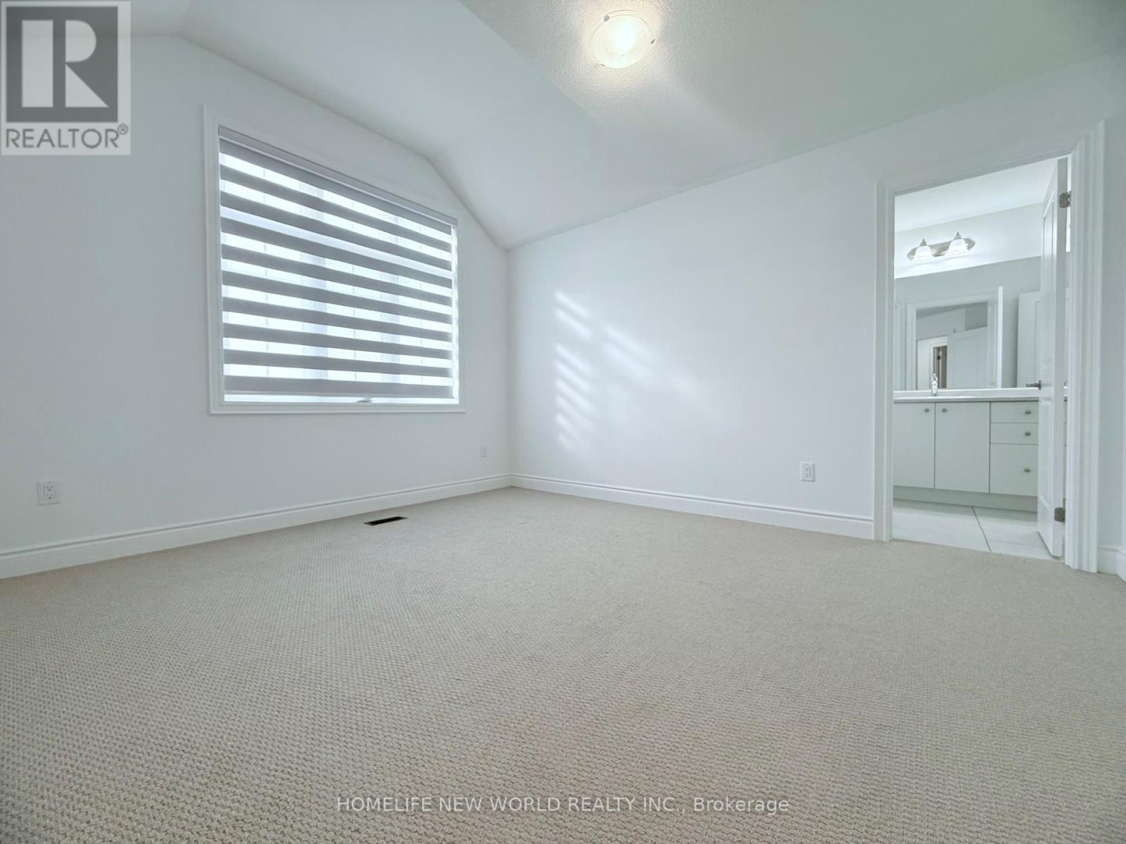 Photo 25 of 546 Baker Hill Boulevard, Whitchurchstouffville ON