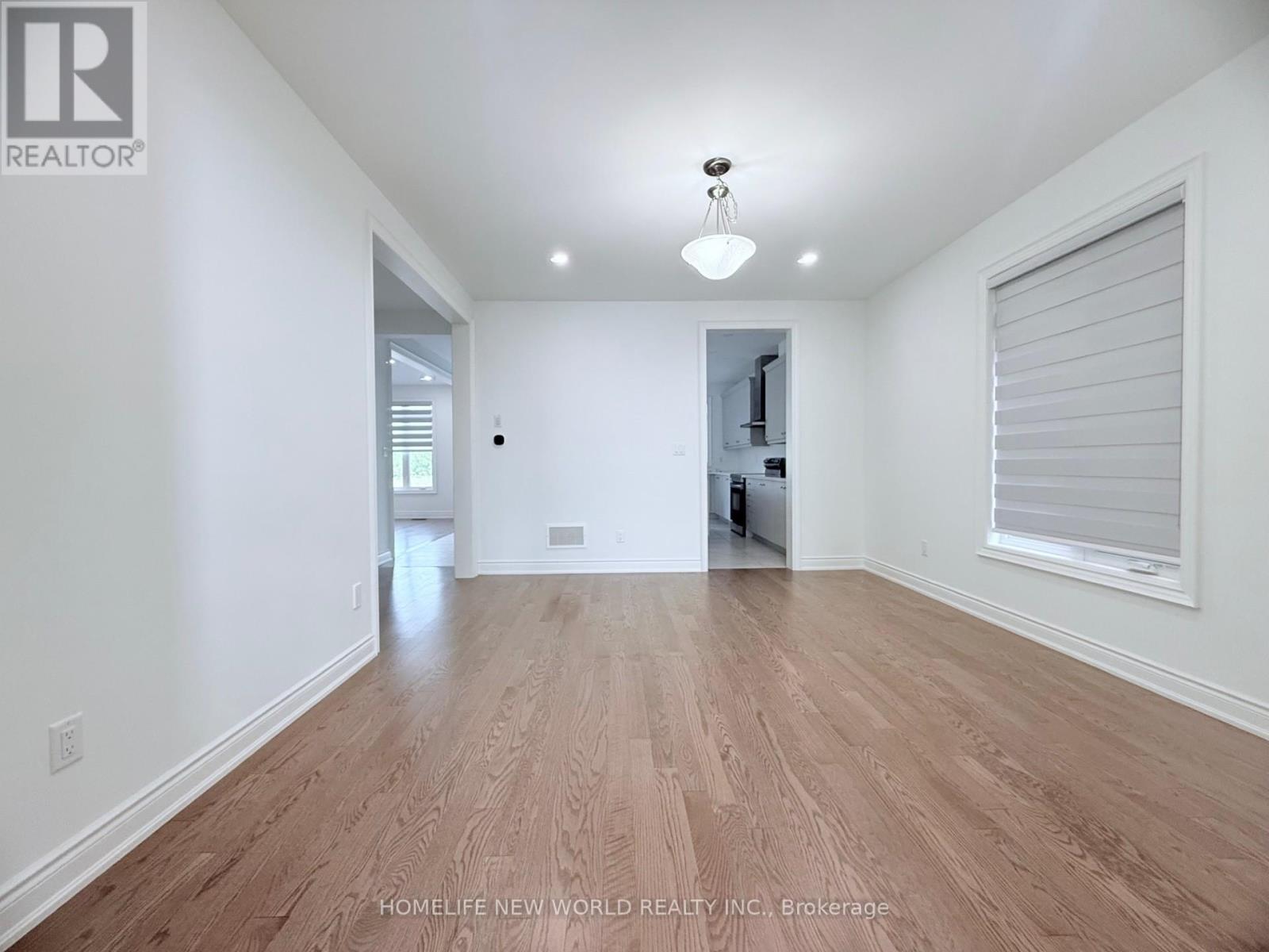 Photo 4 of 546 Baker Hill Boulevard, Whitchurchstouffville ON