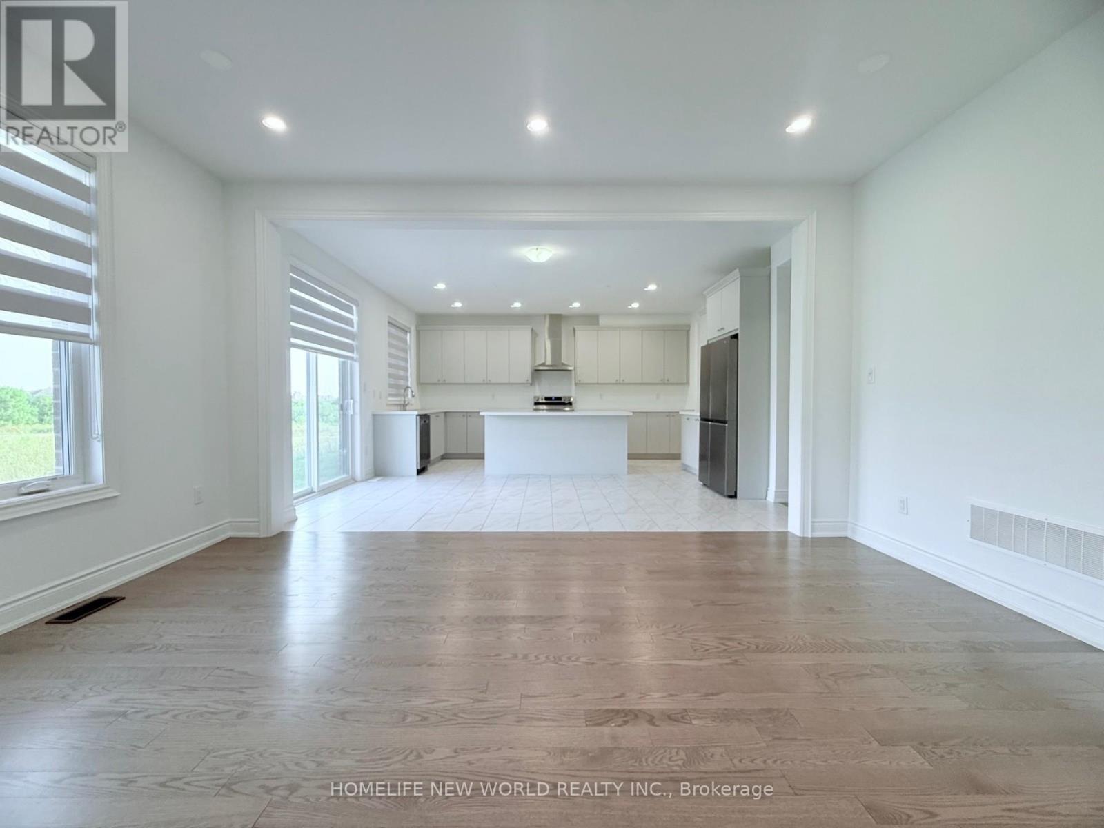 Photo 5 of 546 Baker Hill Boulevard, Whitchurchstouffville ON