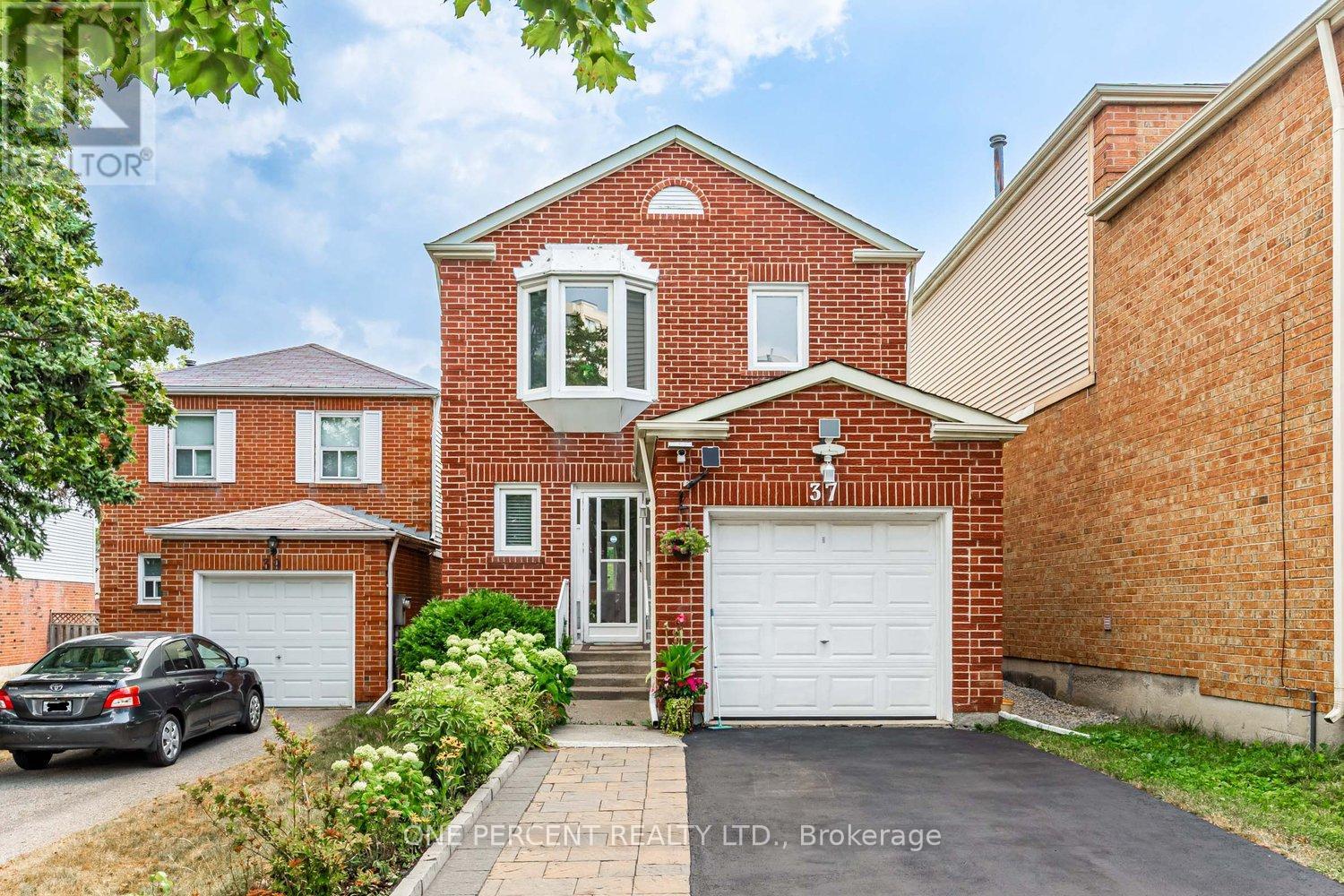 Photo 1 of 37 Lansbury Court, Vaughan ON