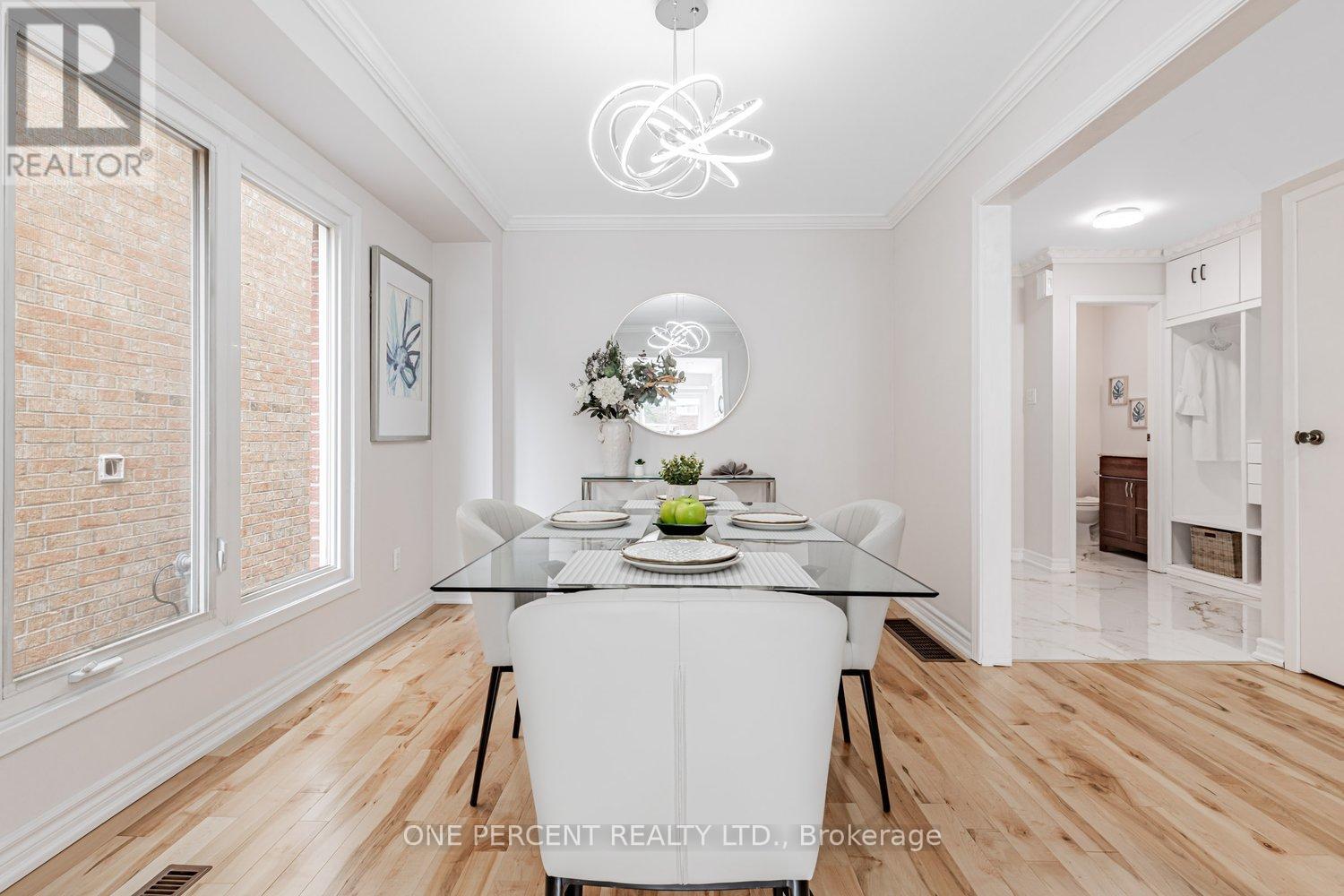 Photo 13 of 37 Lansbury Court, Vaughan ON