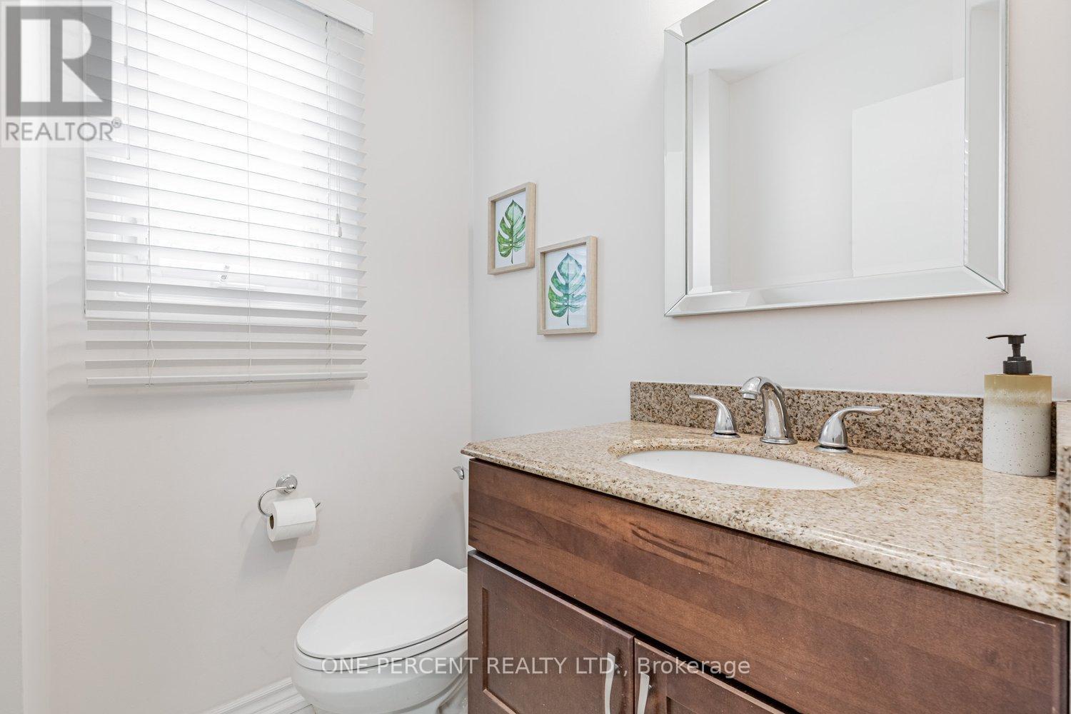 Photo 19 of 37 Lansbury Court, Vaughan ON