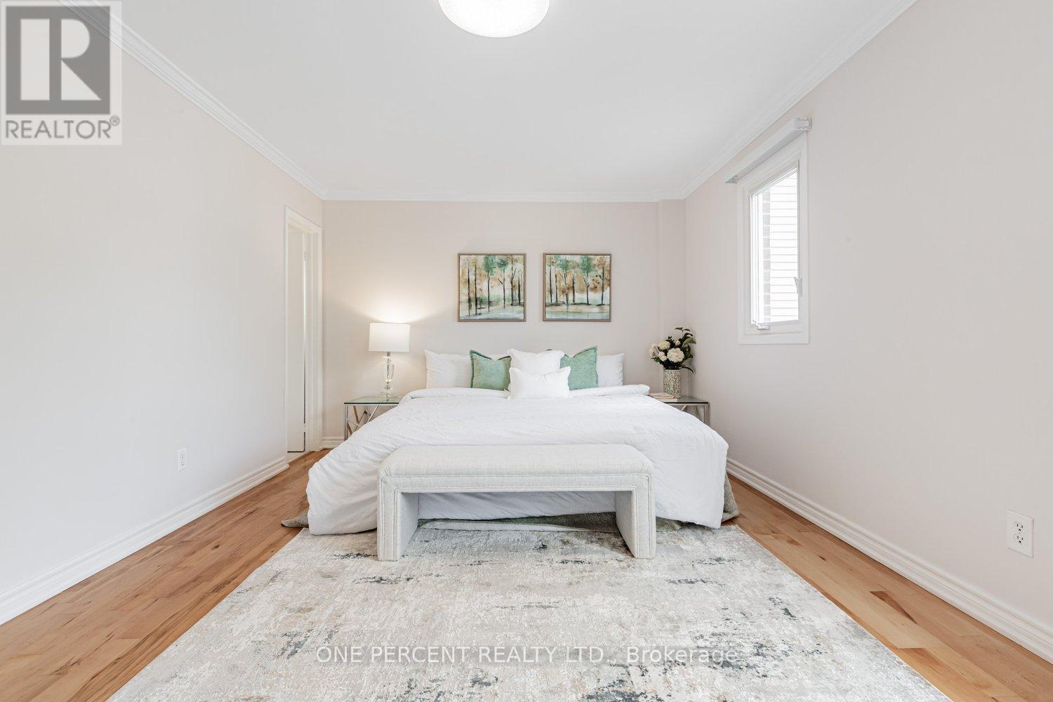 Photo 20 of 37 Lansbury Court, Vaughan ON