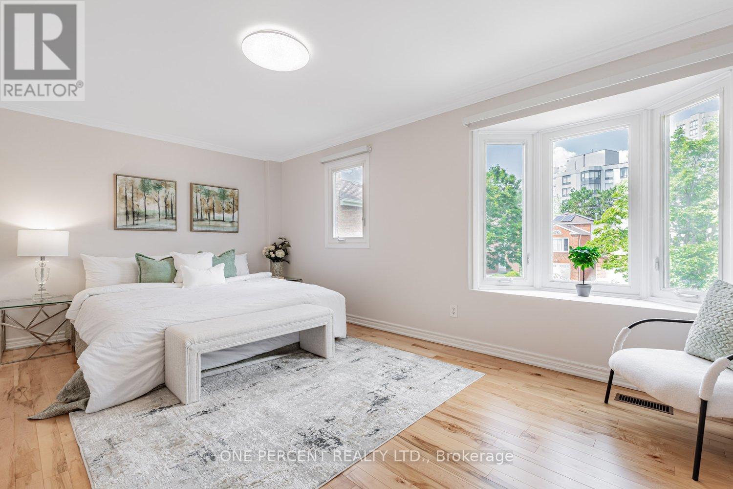 Photo 21 of 37 Lansbury Court, Vaughan ON