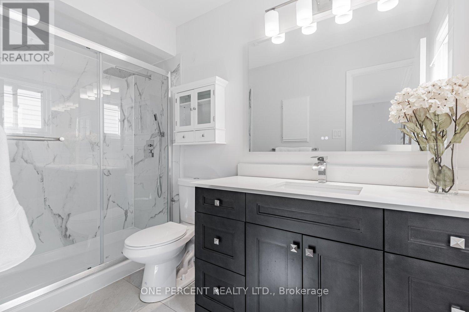 Photo 23 of 37 Lansbury Court, Vaughan ON