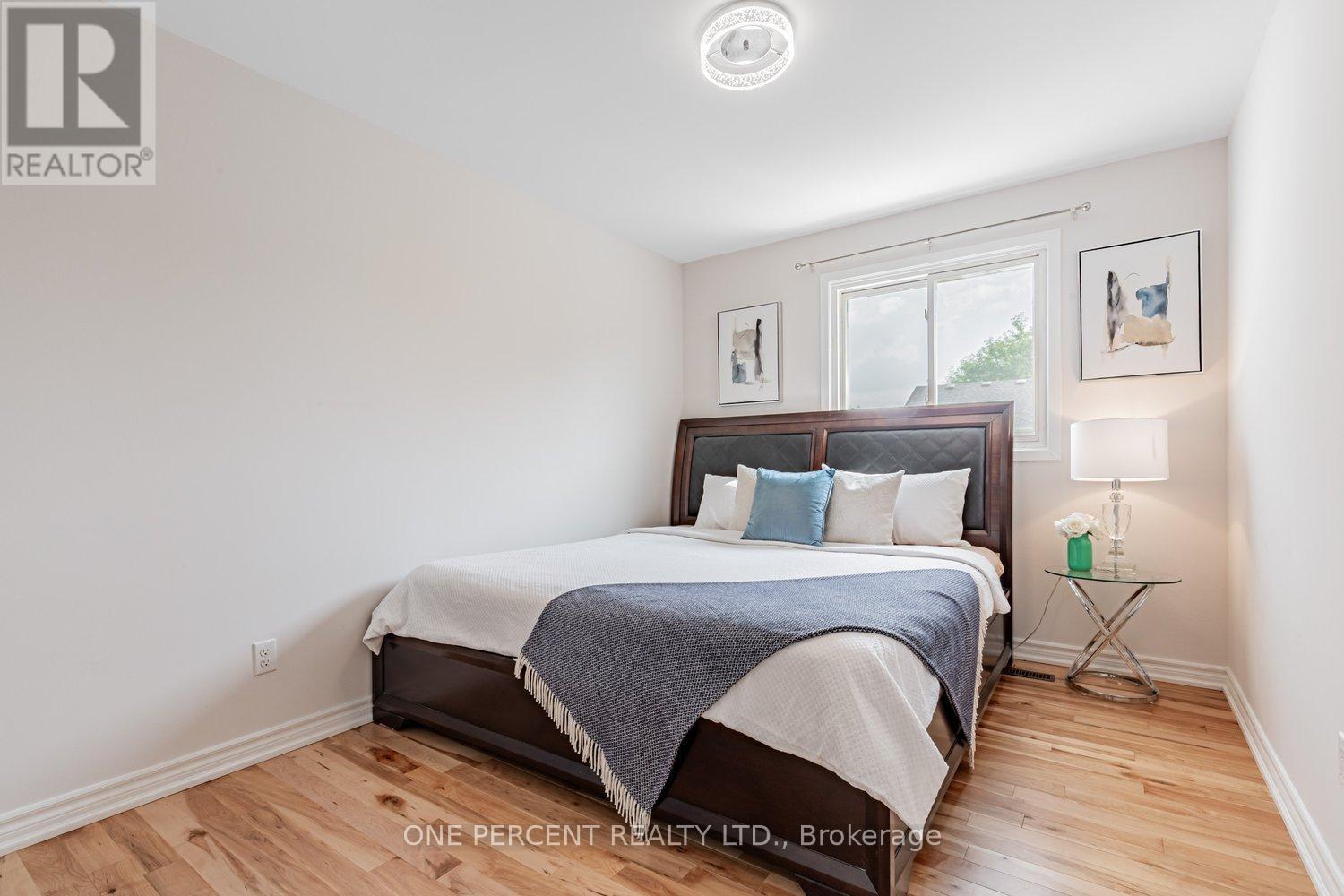 Photo 26 of 37 Lansbury Court, Vaughan ON
