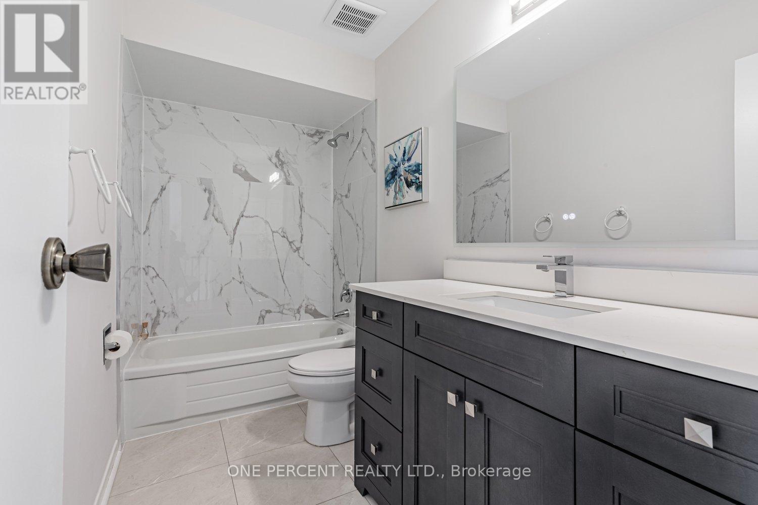 Photo 27 of 37 Lansbury Court, Vaughan ON