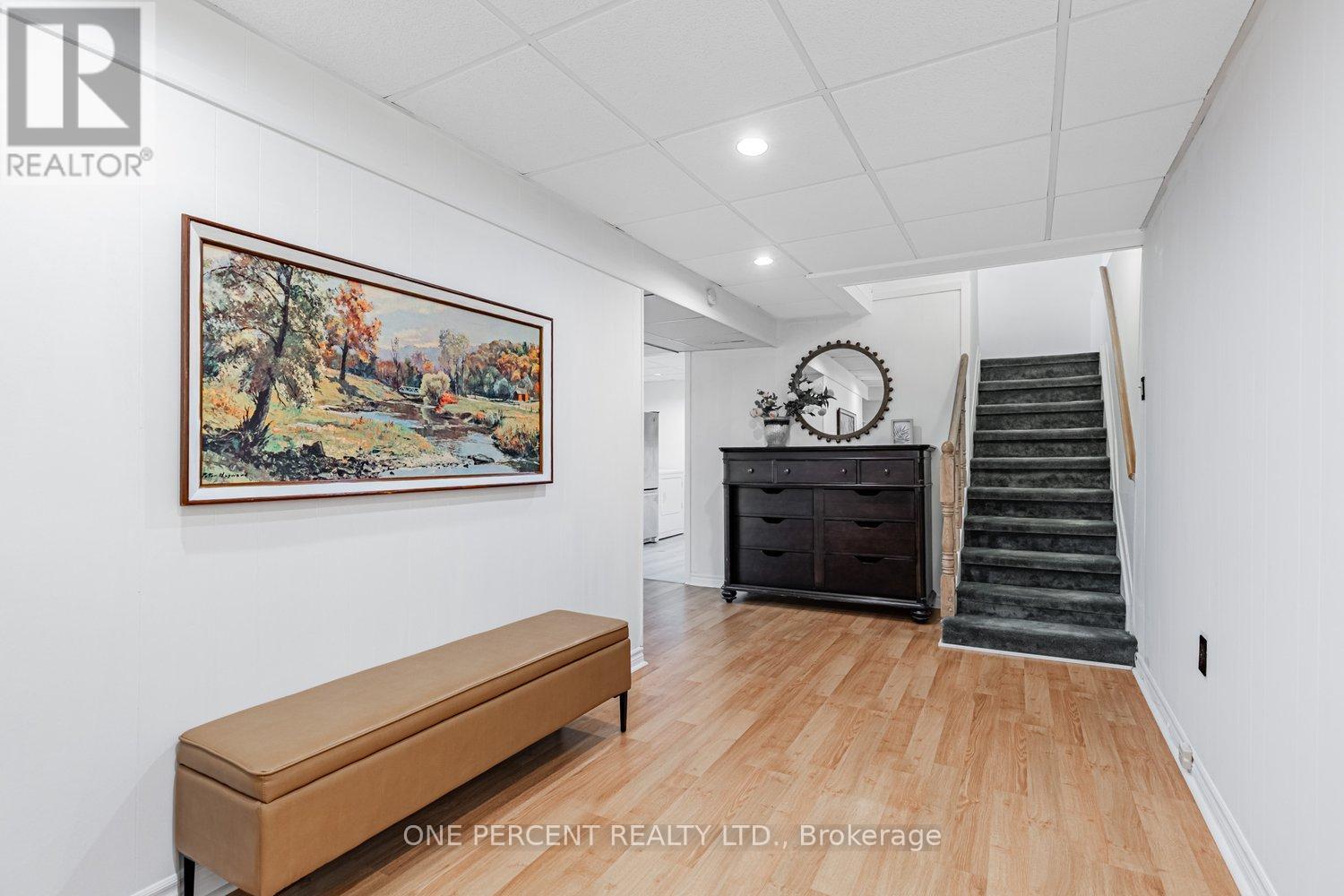 Photo 28 of 37 Lansbury Court, Vaughan ON