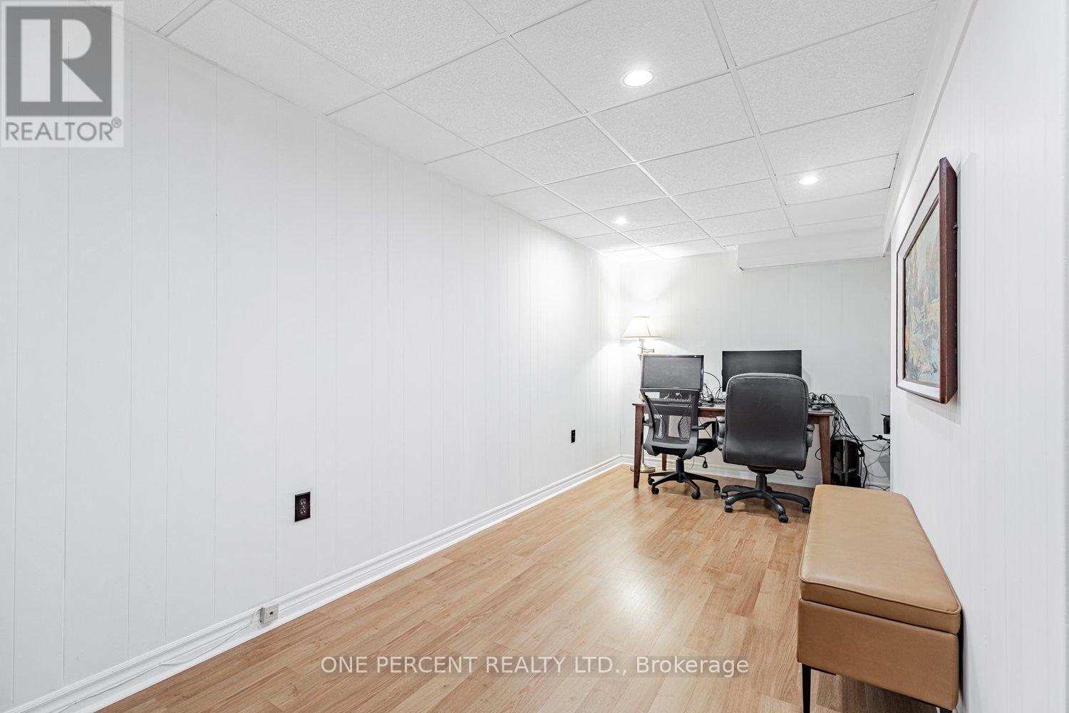 Photo 29 of 37 Lansbury Court, Vaughan ON