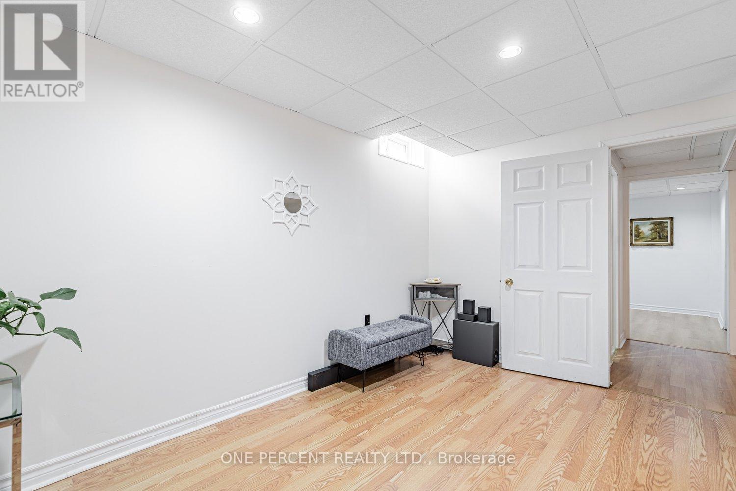 Photo 31 of 37 Lansbury Court, Vaughan ON