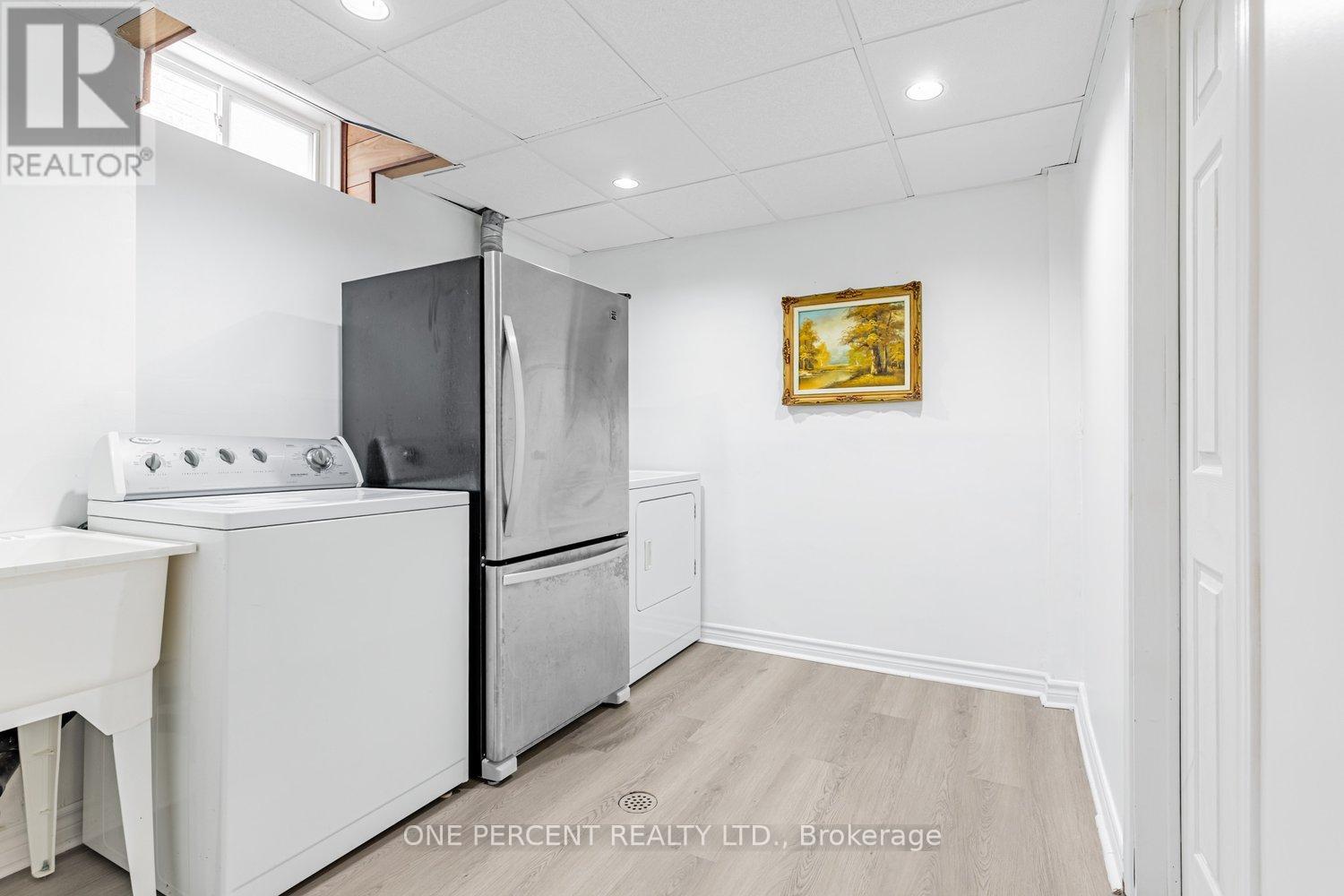Photo 33 of 37 Lansbury Court, Vaughan ON