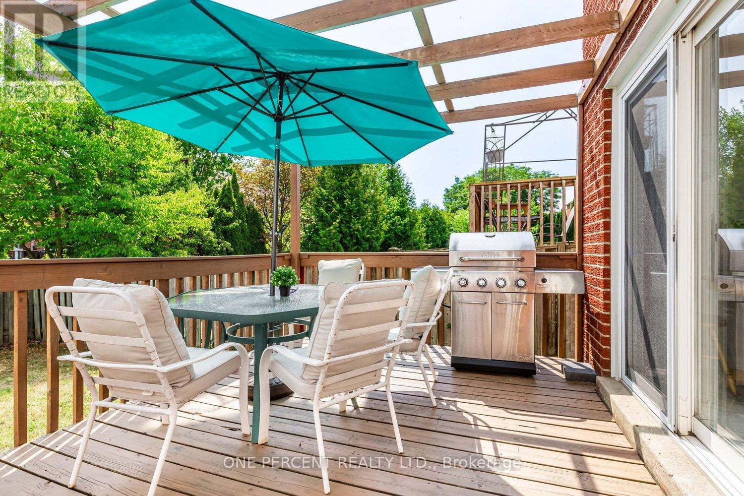 Photo 35 of 37 Lansbury Court, Vaughan ON