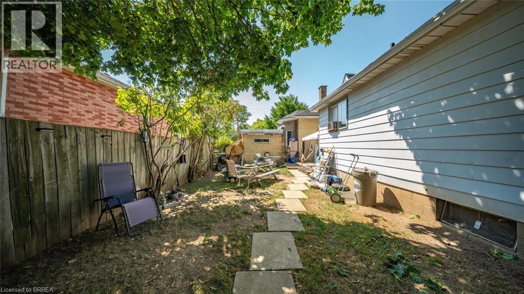 Photo 11 of 41 St George Street, Brantford ON