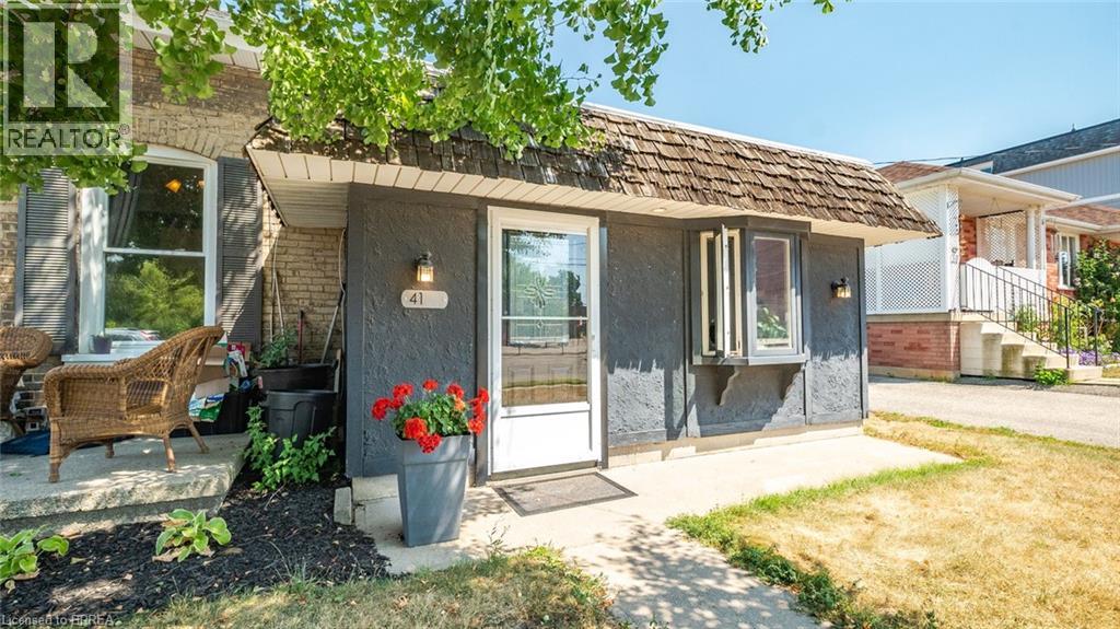 Photo 15 of 41 St George Street, Brantford ON