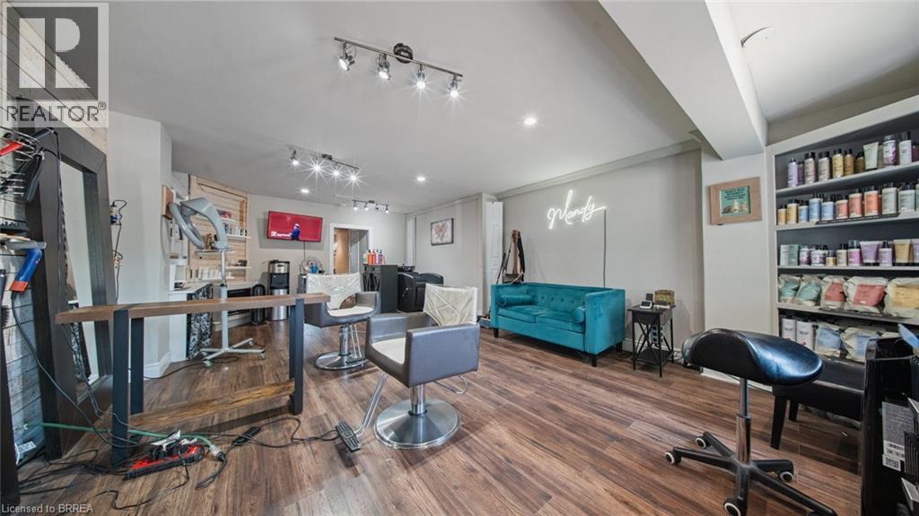 Photo 20 of 41 St George Street, Brantford ON