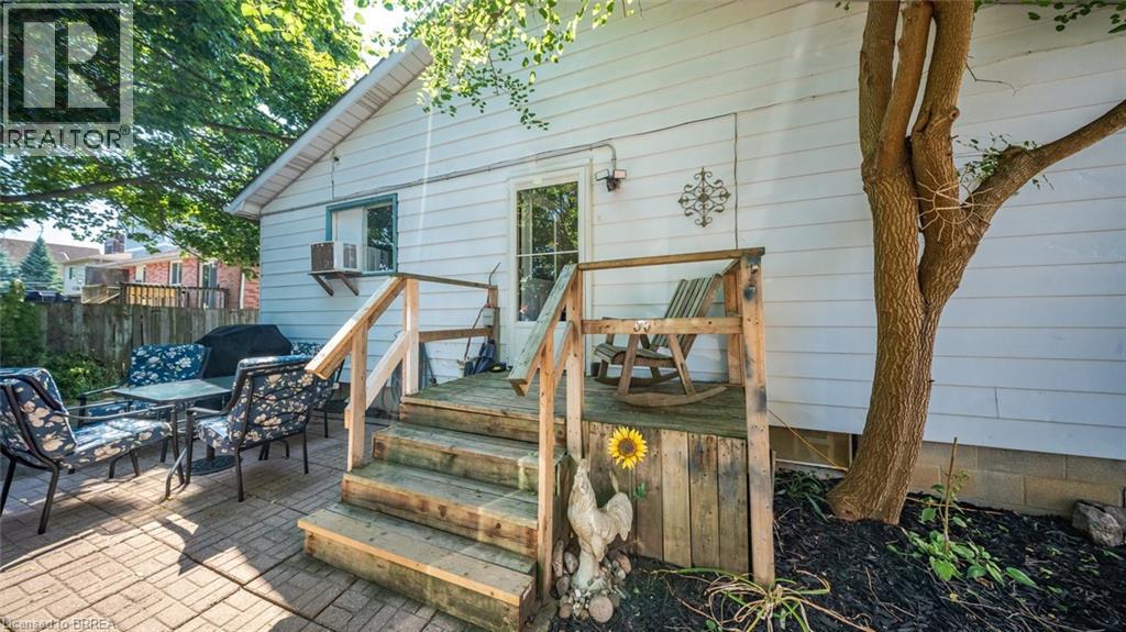 Photo 21 of 41 St George Street, Brantford ON