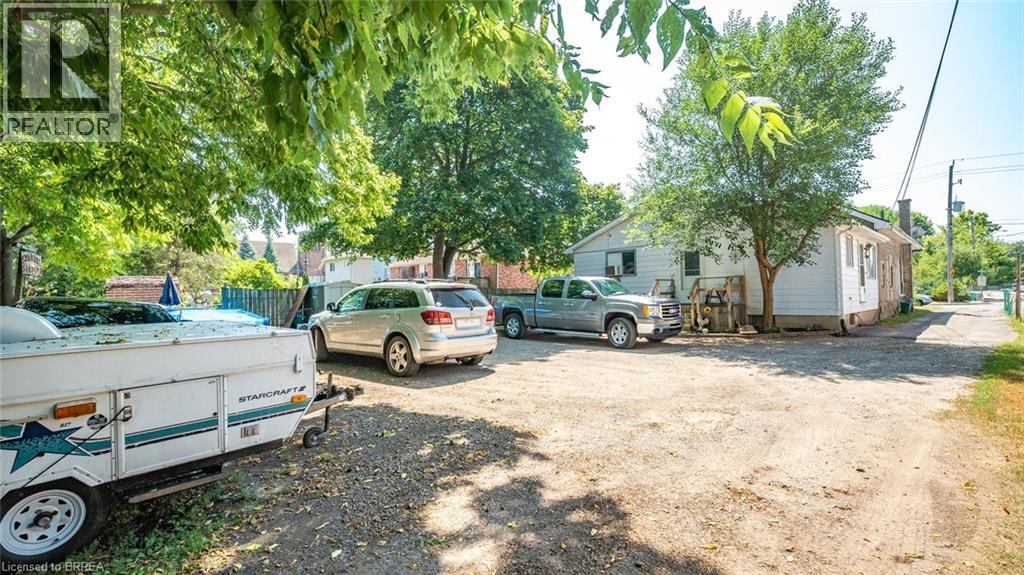 Photo 23 of 41 St George Street, Brantford ON