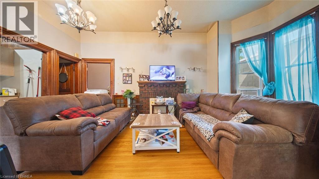 Photo 5 of 41 St George Street, Brantford ON