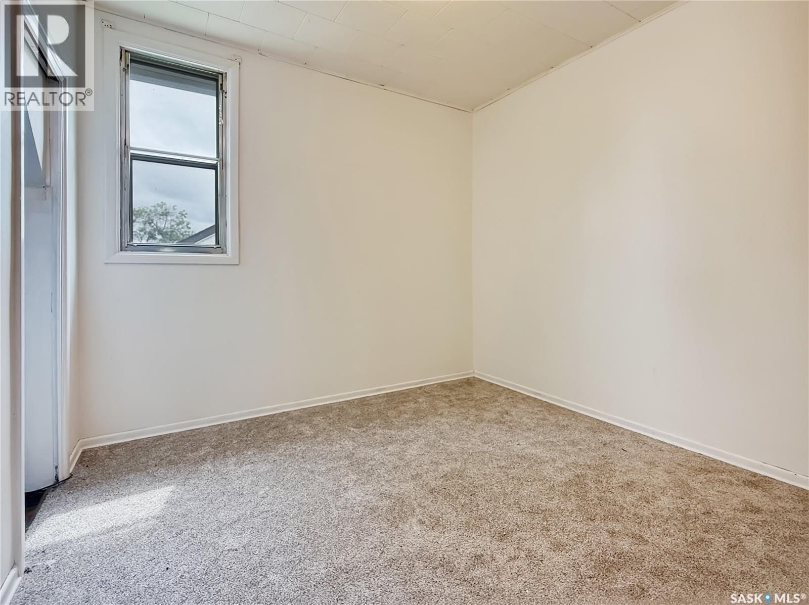 Single Family House 2 Level for Sale in  th AVENUE NW Swift Current 