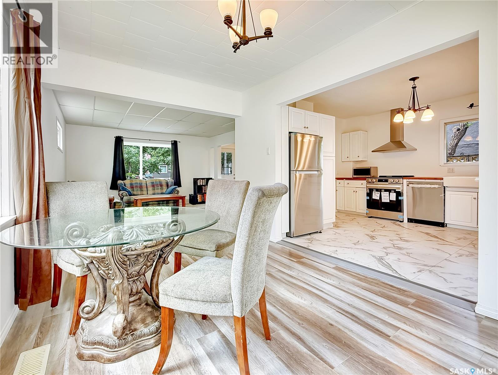 Single Family House 2 Level for Sale in  th AVENUE NW Swift Current 