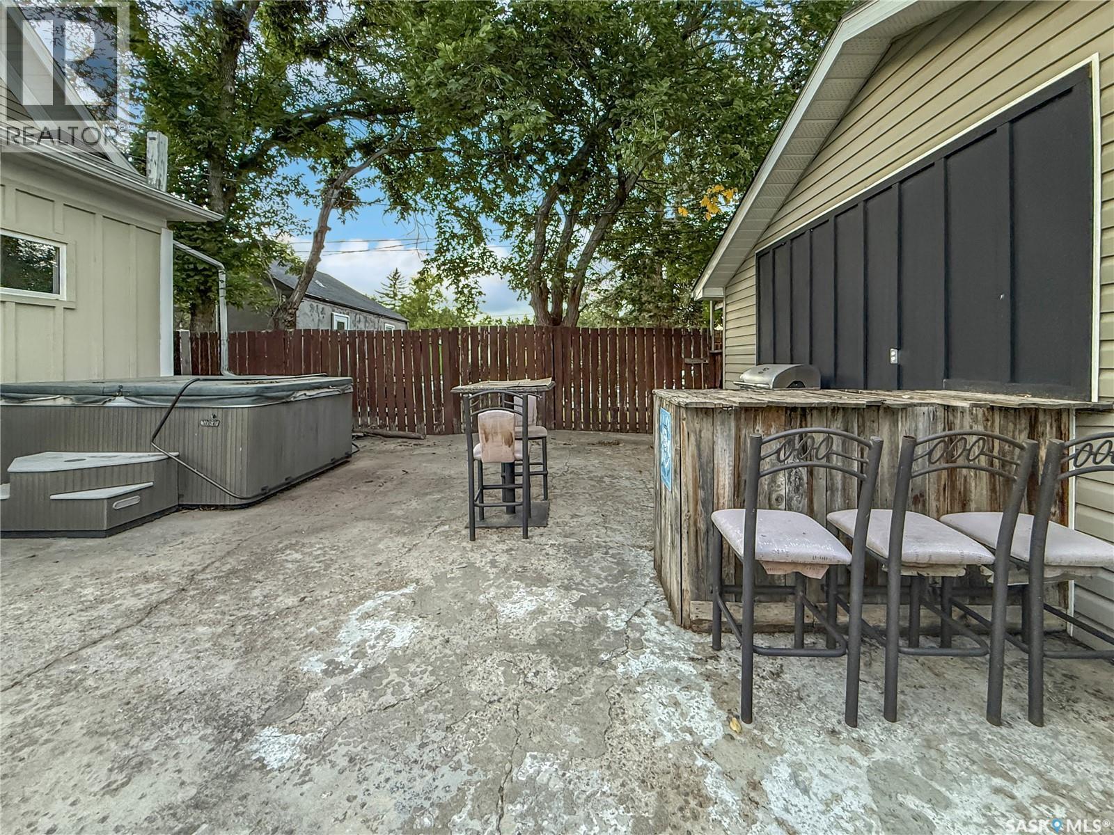 Single Family House 2 Level for Sale in  th AVENUE NW Swift Current 
