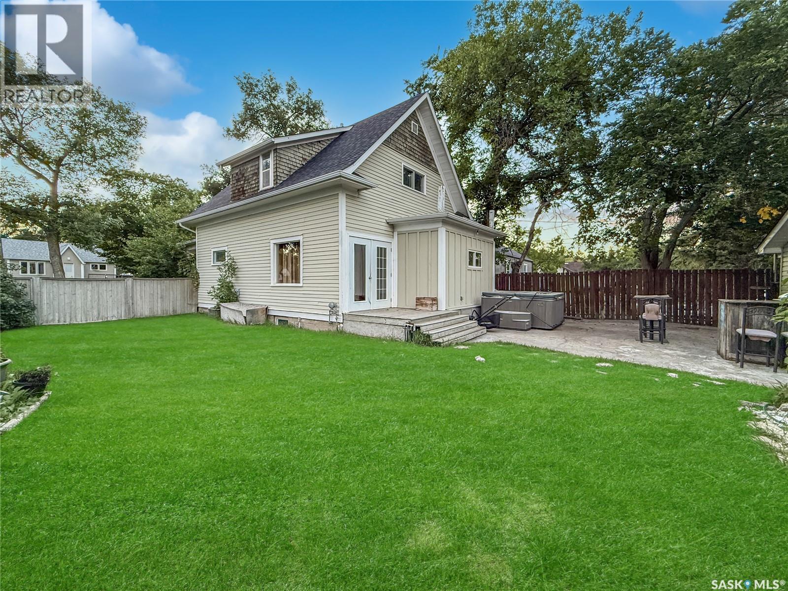 Single Family House 2 Level for Sale in  th AVENUE NW Swift Current 