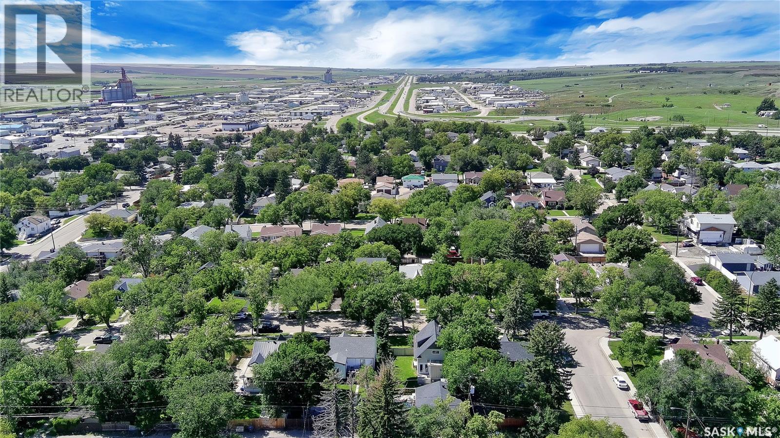 Single Family House 2 Level for Sale in  th AVENUE NW Swift Current 
