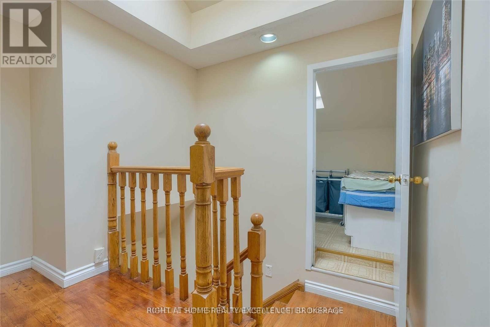 Photo 12 of 3334 Brandon Gate Drive, Mississauga ON