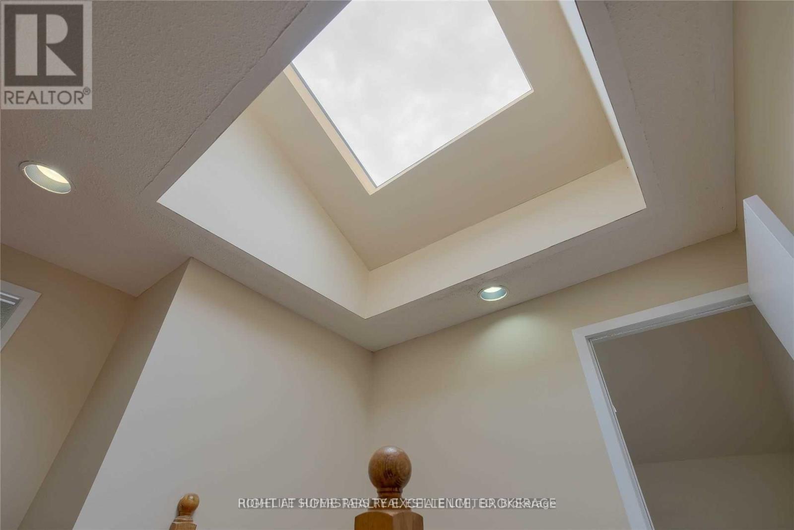 Photo 13 of 3334 Brandon Gate Drive, Mississauga ON