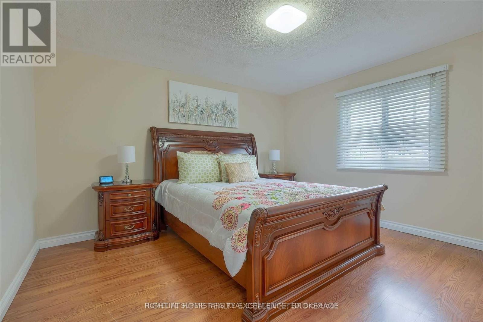 Photo 15 of 3334 Brandon Gate Drive, Mississauga ON