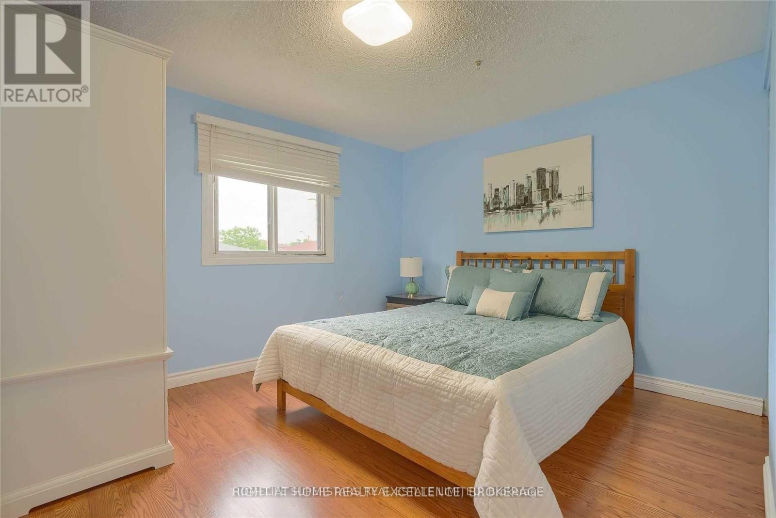 Photo 16 of 3334 Brandon Gate Drive, Mississauga ON
