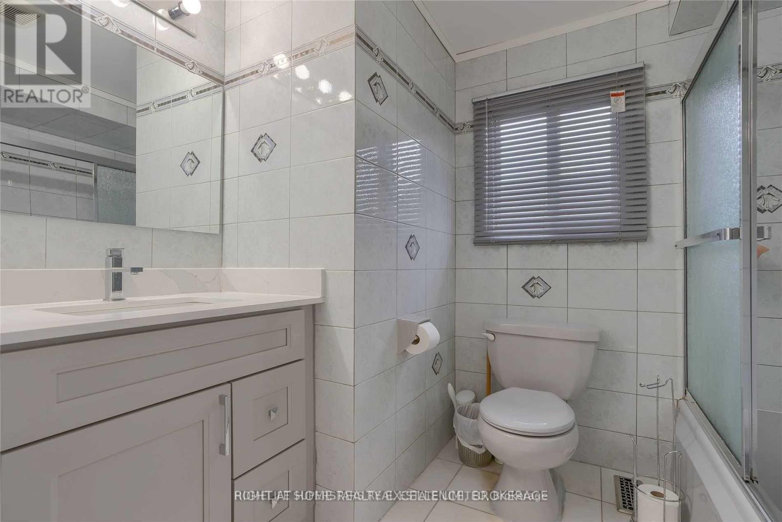 Photo 18 of 3334 Brandon Gate Drive, Mississauga ON