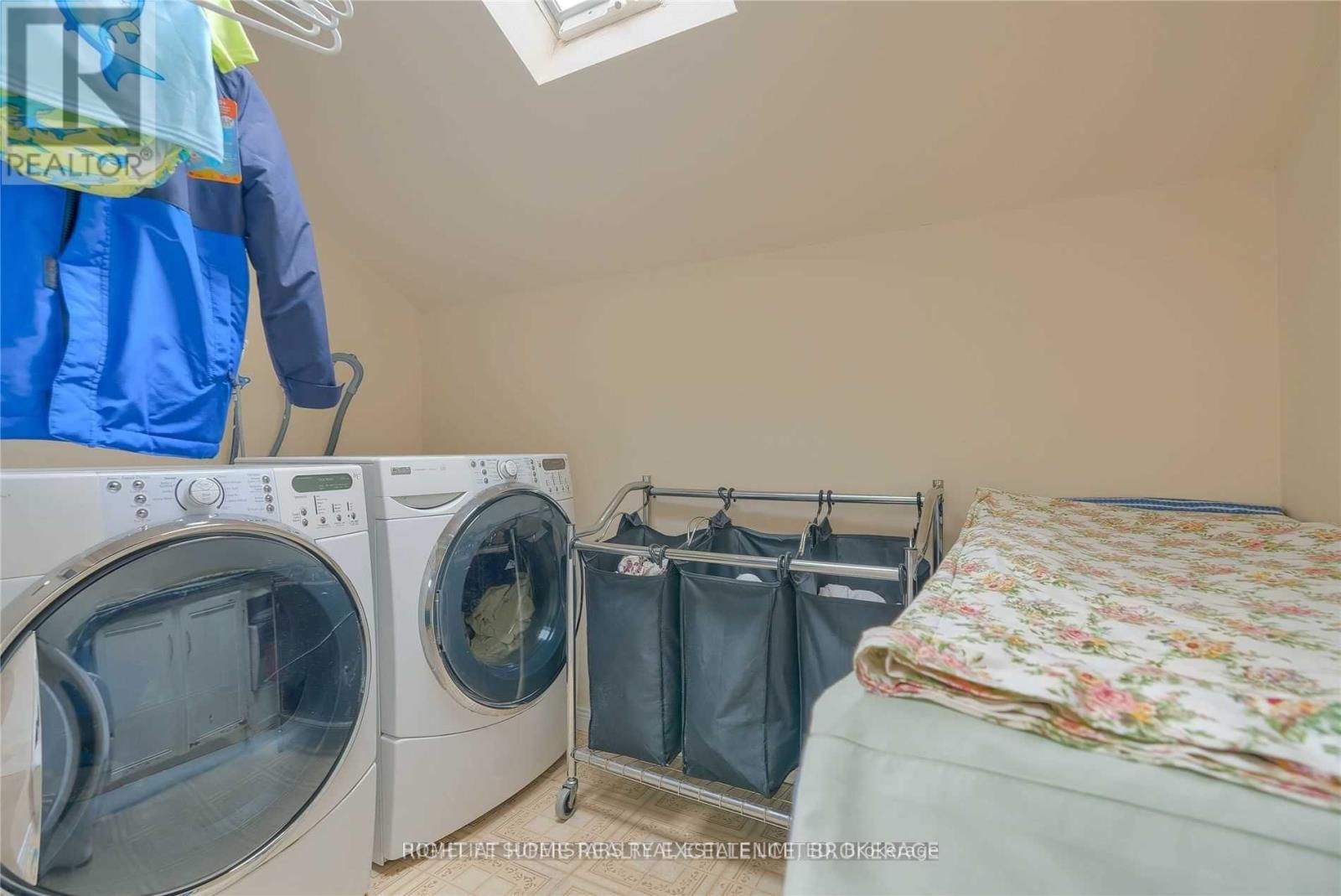 Photo 19 of 3334 Brandon Gate Drive, Mississauga ON