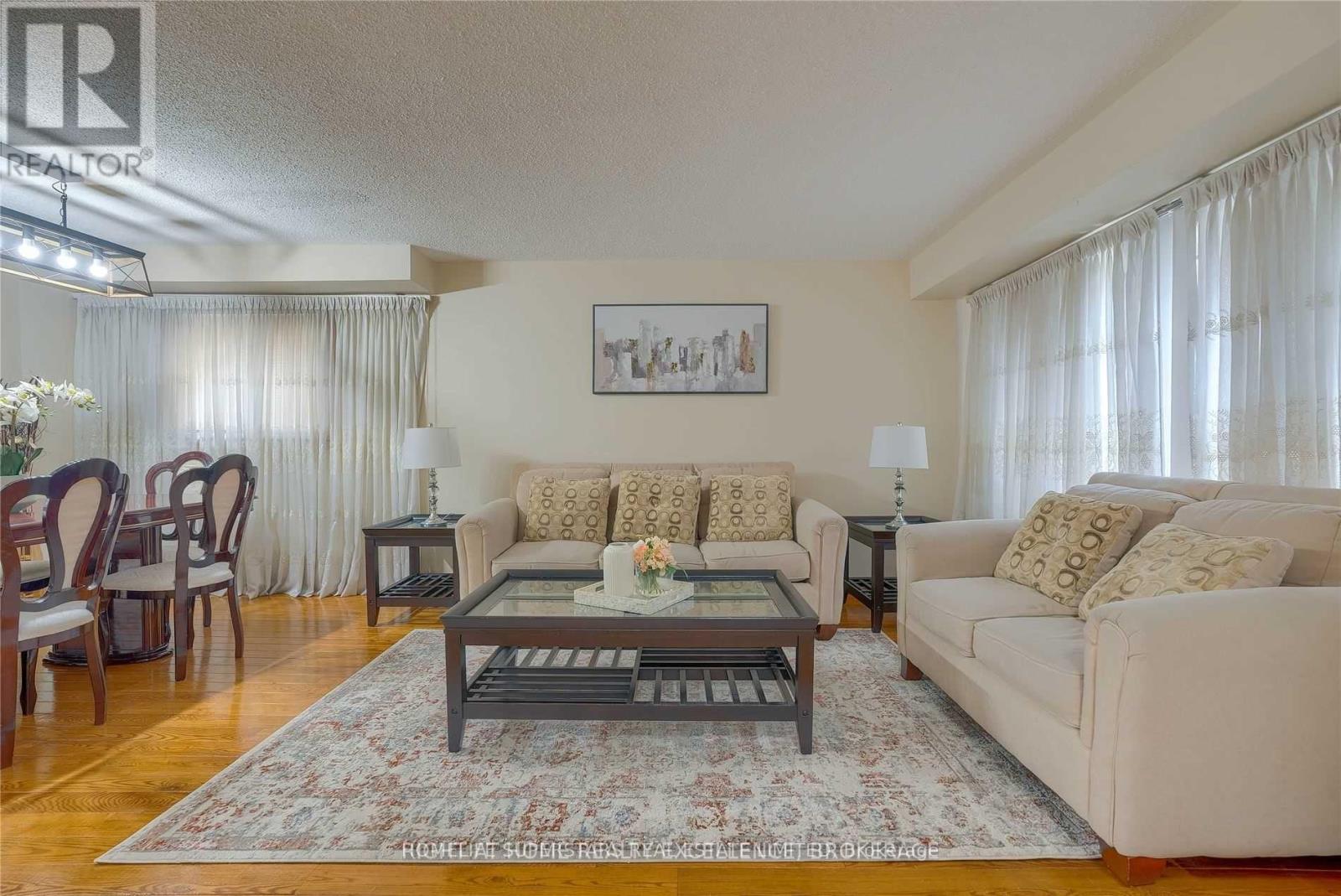 Photo 6 of 3334 Brandon Gate Drive, Mississauga ON