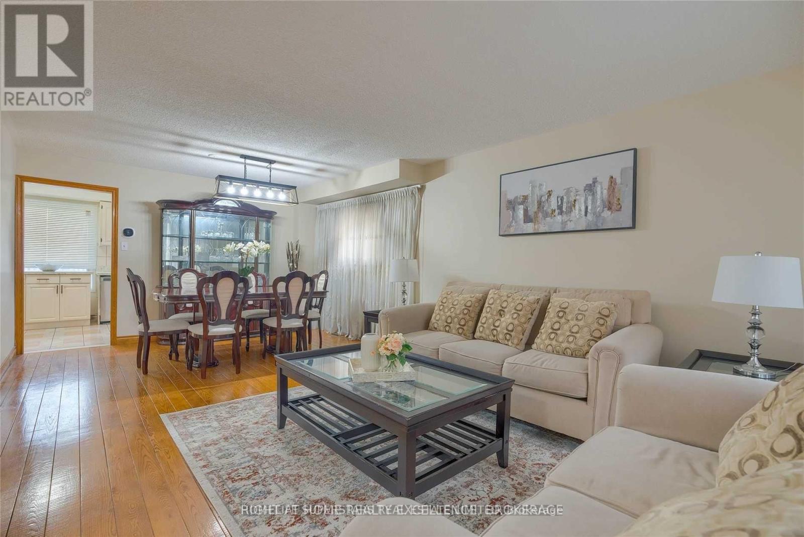 Photo 7 of 3334 Brandon Gate Drive, Mississauga ON